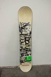 lot 55 image: White Burton Blunt 145 Snowboard with Green Detail