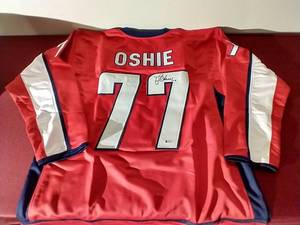 Autographed T.J. Oshie Capitals Jersey WCOA