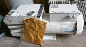 lot 15 image: Leybold Trivac vacuum pump 34hp motor