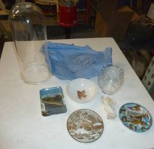 lot 40 image: Large vintage belldome jar (about 15) No cracks or other damage, and other collectibles