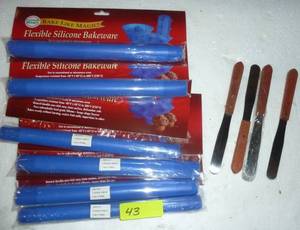 lot 43 image: 6 Silicone baking sheets and 4 spatulas