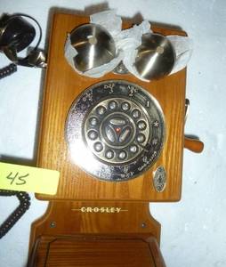 lot 45 image: New phone with an antique look.  Cool piece for decoration