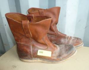 lot 102 image: Red Wing Pecos pull on boots mens size 12D