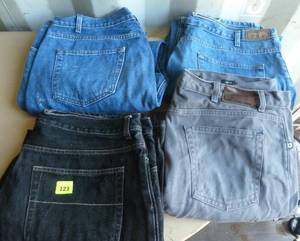 lot 123 image: 4 pair mens 40x30 jeans, pre-owned