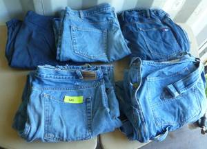 lot 125 image: 3 pair mens 40x30 jeans, 1 overalls, 1 shorts, pre-owned