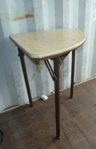 lot 130 image: 4 corner tables, so you can set them up as all corners, or make a half table or a whole table