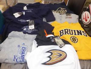 lot 135 image: Group of 10 kids New sweatshirts