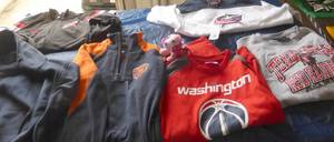 lot 138 image: Group of 6 kids New sweatshirts