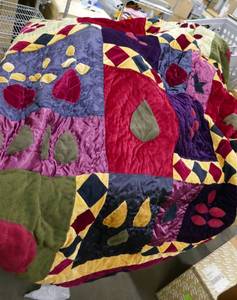 lot 164 image: Twin size Comforter - new