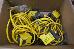 lot 168 image: Box of 4 used Banner photoelectric switches Q45BW22LPQ
