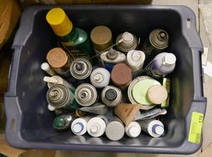 lot 170 image: Tote full of Paint, WeedBGon, shampoo, cleaner