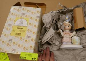 lot 193 image: Larger 6 size Precious Moments - Things are Poppin for Christmas