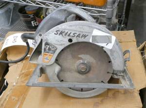 lot 199 image: Group of tools - Skilsaw, pipe bender, jack, cutter