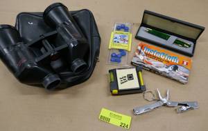 lot 224 image: Binoculars and misc items