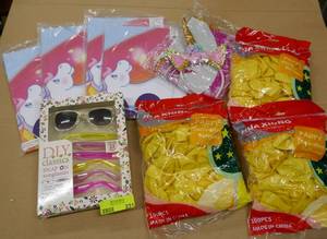 lot 231 image: Girls birthday party supplies including 300 balloons