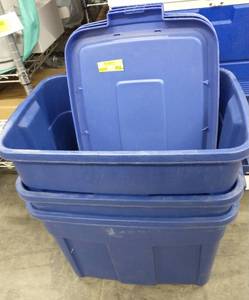 lot 252 image: 3 plastic totes with covers