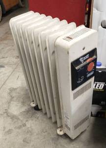 lot 259 image: Free standing heater