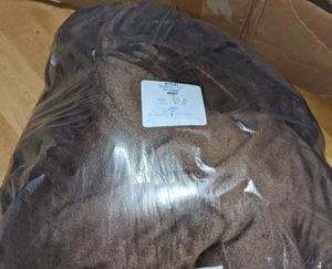 lot 276 image: Plush King size blanket Brown
