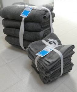 lot 277 image: Set of New Grey Bath Towels and washcloths