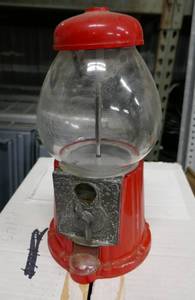 lot 283 image: Gum ball machine