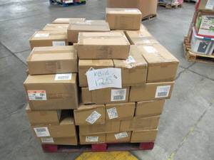 lot 125 image: Pallet of Mostly NEW Facemasks - Target Goodfellow & Co