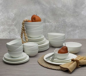 lot 312 image: Mikasa Lattice 40-piece Bone China Dinnerware Set