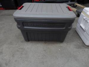Rubermaid Action Packer Tote With Lid