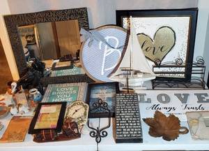LOT OF HOME DECOR WALL HANGINGS LARGE MIRROR PICTURE FRAMES DECORATIVE TRAYS AND MORE