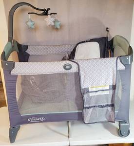 GRACO PACK N PLAY WITH BASSINET INSERT CARRYING BAG MOBILE AND STORAGE CHANGING PAD