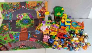 LARGE LOT OF LITTLE PEOPLE ANIMAL ZOO PLAYMAT WITH ANIMALS AND PEOPLE