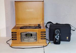 CROSLEY RECORD PLAYER CD PLAYER COMBO CD CARRYING CASE SPEAKER