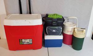 IGLOO COOLER WITH HANDLE & WHEELS SMALL COLEMAN COOLER ARCTIC ZONE LUNCH COOLER 2 WATER JUGS COLEMAN POLYLITE 1 & IGLOO PLAYMATE