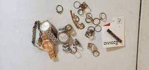 LOT OF COSTUME JEWELRY RINGS & WATCHES