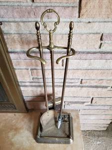 lot 16 image: Fireplace Tools With Stand