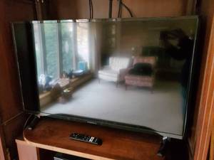 lot 31 image: Insignia 40 TV