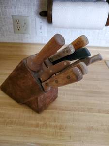 lot 41 image: Block With Knives