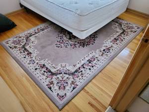 lot 48 image: Area Rug
