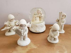 lot 54 image: Collection Of Snowbabies