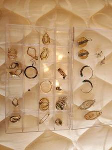 lot 58 image: Collection Of Jewelry
