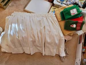 lot 64 image: Pile Of Linens