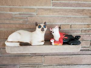lot 68 image: Two Cat Figurines
