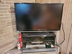 lot 114 image: Toshiba TV And Toshiba DVD Player