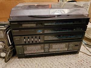 lot 117 image: Rhapsody Receiver And Panasonic VinylCassette Player