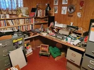 lot 123 image: Contents Of Office