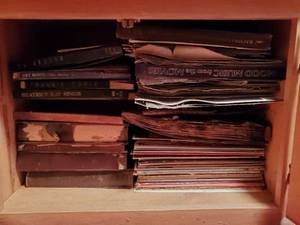 lot 126 image: Contents Of Cabinet