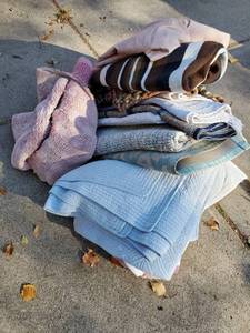 lot 150 image: Blankets, Rugs, And Towels