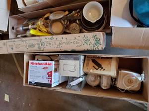 lot 153 image: Large Assortment Of Kitchen Items