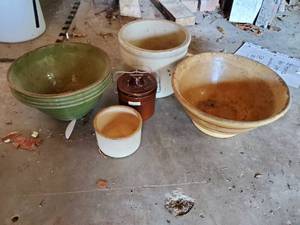 lot 154 image: Small Collection Of Crocks And Mixing Bowls