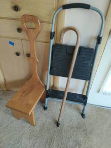 lot 131 image: Stool With Handle, Cane, And Costco Step-Ladder