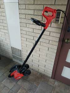 lot 135 image: Black & Decker Edger